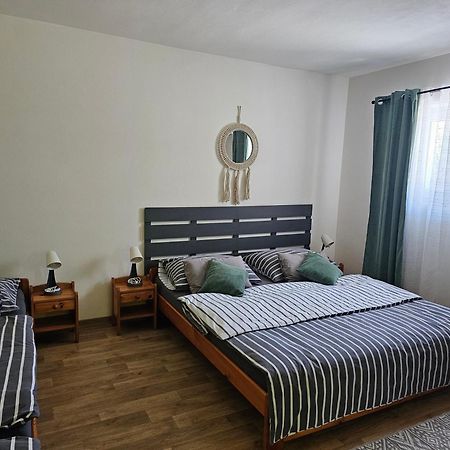 Penzion A Pizzerie Na Zalozne Kobylí Buitenkant foto