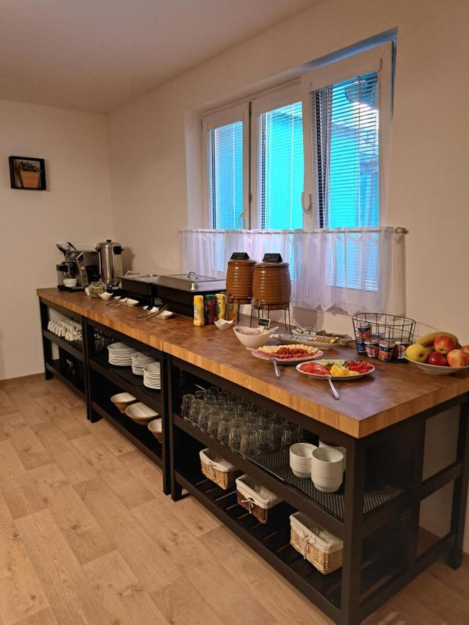Penzion A Pizzerie Na Zalozne Kobylí Buitenkant foto
