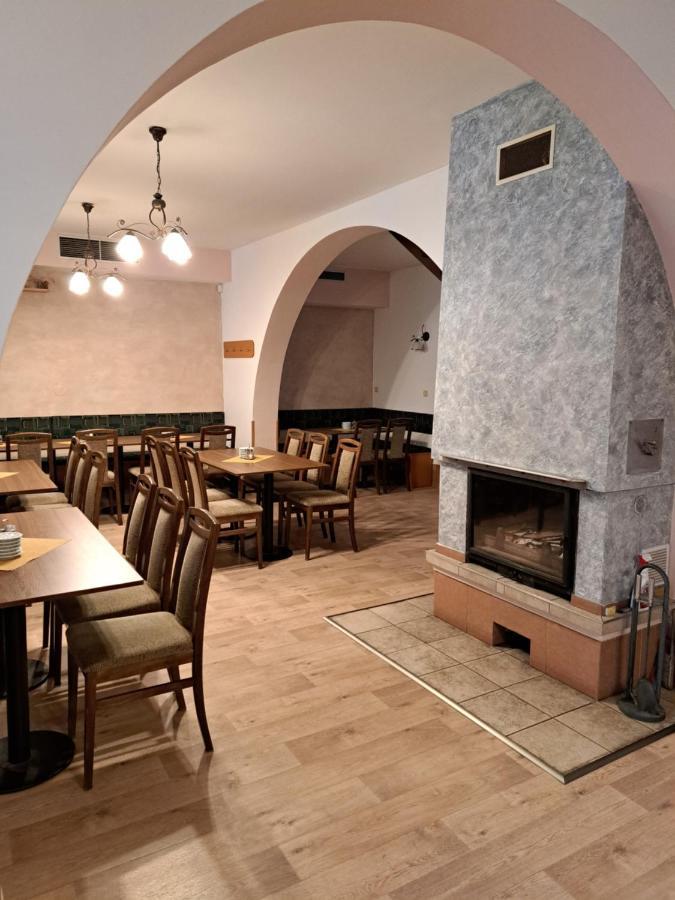 Penzion A Pizzerie Na Zalozne Kobylí Buitenkant foto
