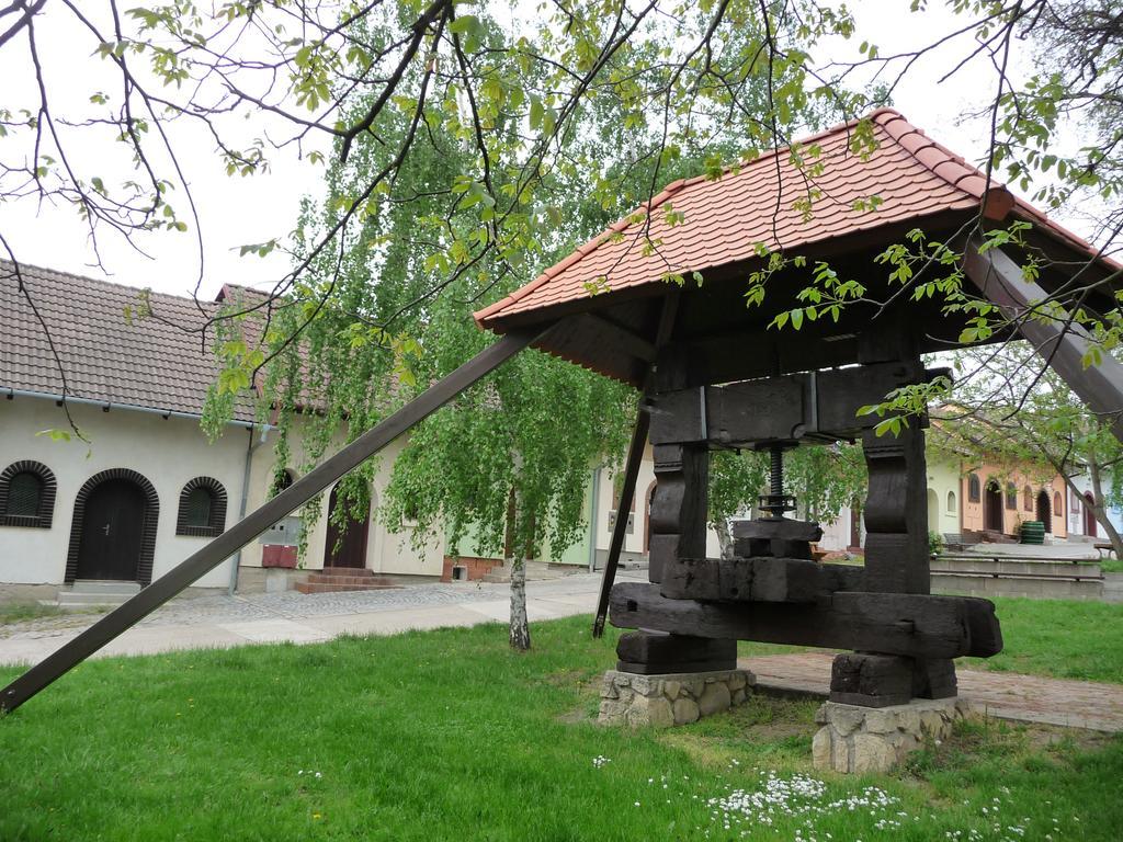 Penzion A Pizzerie Na Zalozne Kobylí Buitenkant foto